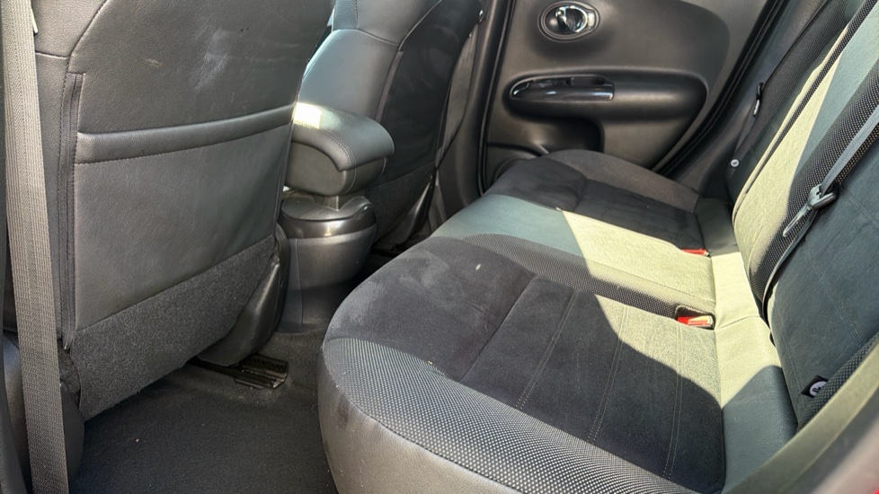 Nissan Juke 1.2 DiG-T N-Connecta 5dr Petrol Hatchback - Image 16