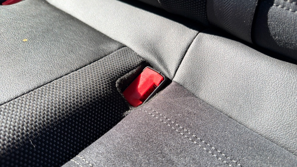 Nissan Juke 1.2 DiG-T N-Connecta 5dr Petrol Hatchback - Image 17