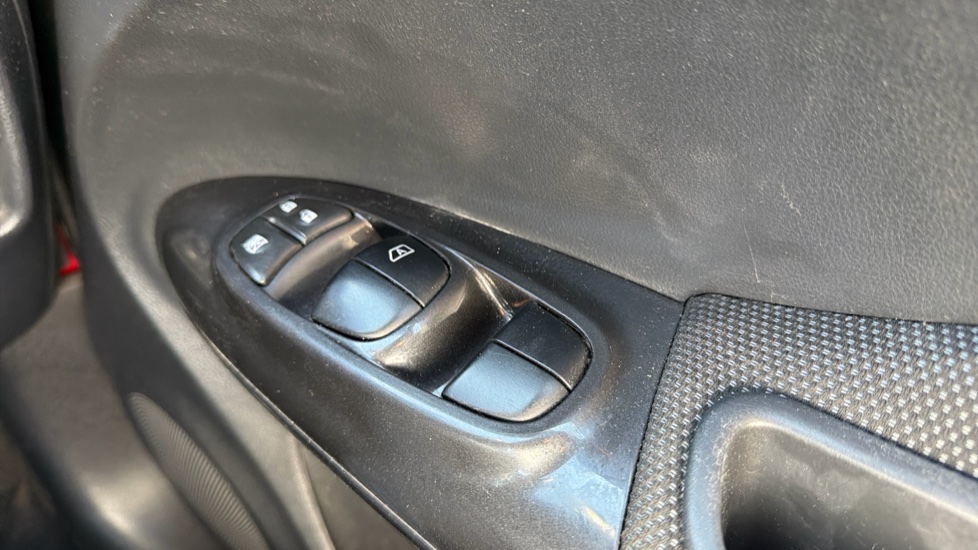 Nissan Juke 1.2 DiG-T N-Connecta 5dr Petrol Hatchback - Image 21