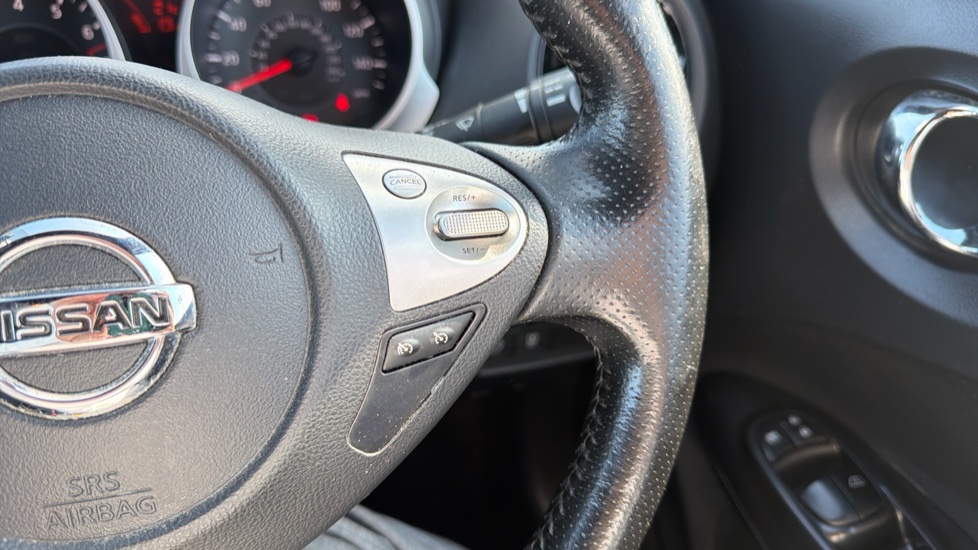 Nissan Juke 1.2 DiG-T N-Connecta 5dr Petrol Hatchback - Image 23