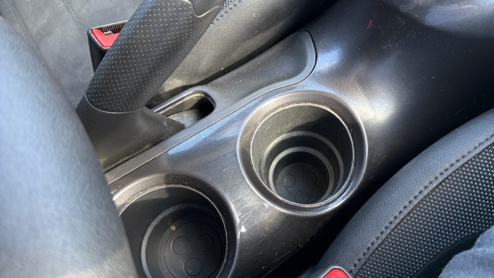 Nissan Juke 1.2 DiG-T N-Connecta 5dr Petrol Hatchback - Image 27