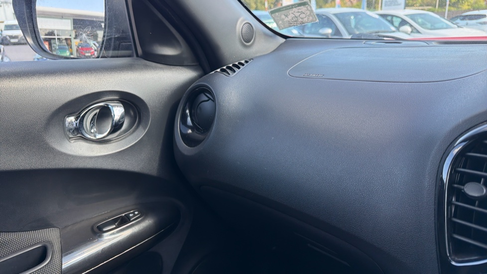 Nissan Juke 1.2 DiG-T N-Connecta 5dr Petrol Hatchback - Image 29