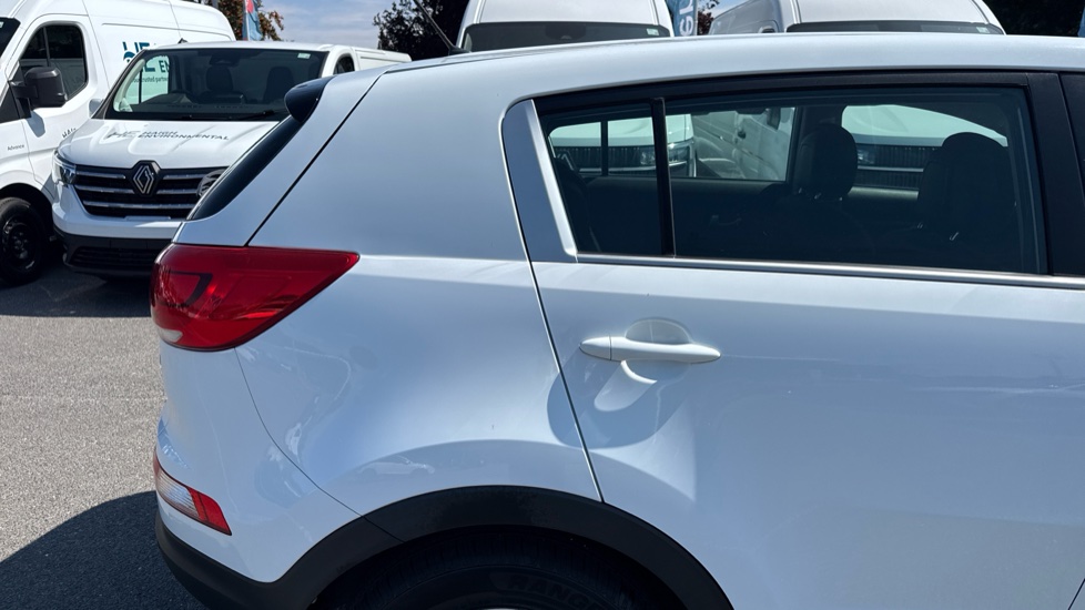 Kia Sportage 1.7 CRDi ISG 1 5dr Diesel Estate - Image 27