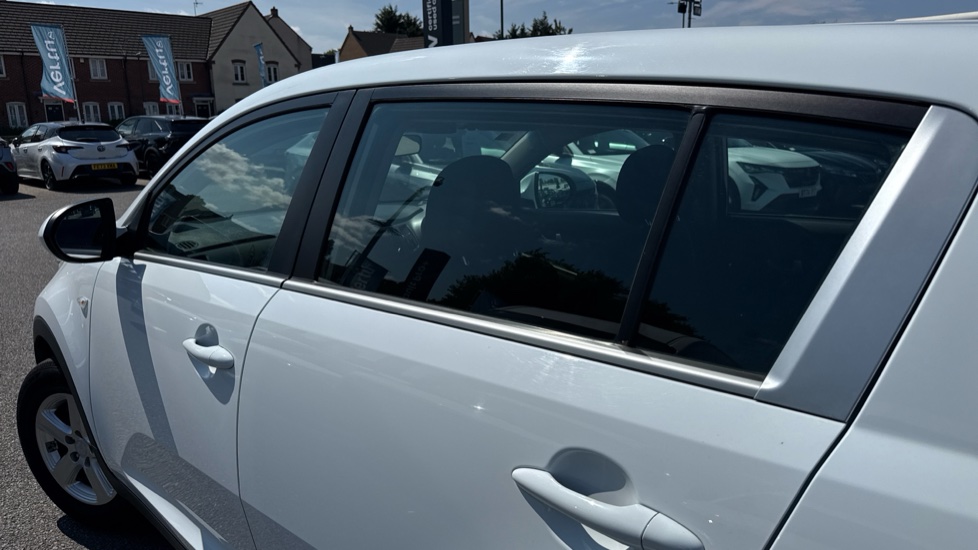 Kia Sportage 1.7 CRDi ISG 1 5dr Diesel Estate - Image 36
