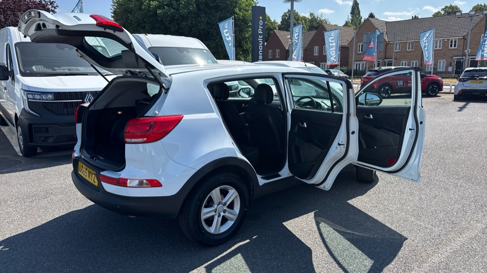 Kia Sportage 1.7 CRDi ISG 1 5dr Diesel Estate - Image 39