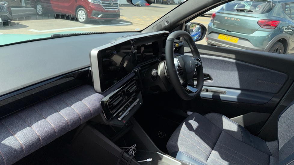 Renault 4 110kW Techno+ 52kWh Comfort range 5dr Auto Electric Estate - Image 9