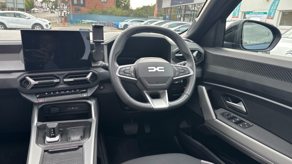 Dacia Bigster 1.8 Hybrid 155 Journey 5dr Auto Hybrid Estate - Image 9