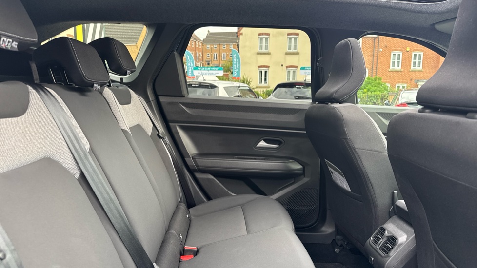 Dacia Bigster 1.8 Hybrid 155 Journey 5dr Auto Hybrid Estate - Image 16