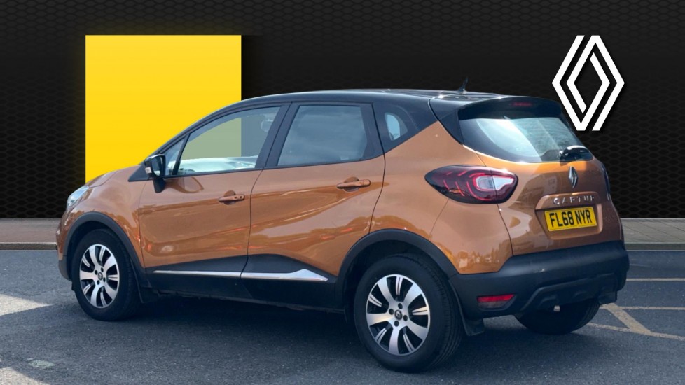 Renault Captur 0.9 TCE 90 Play 5dr Petrol Hatchback - Image 2