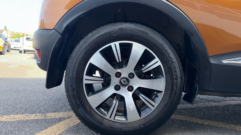 Renault Captur 0.9 TCE 90 Play 5dr Petrol Hatchback - Image 7