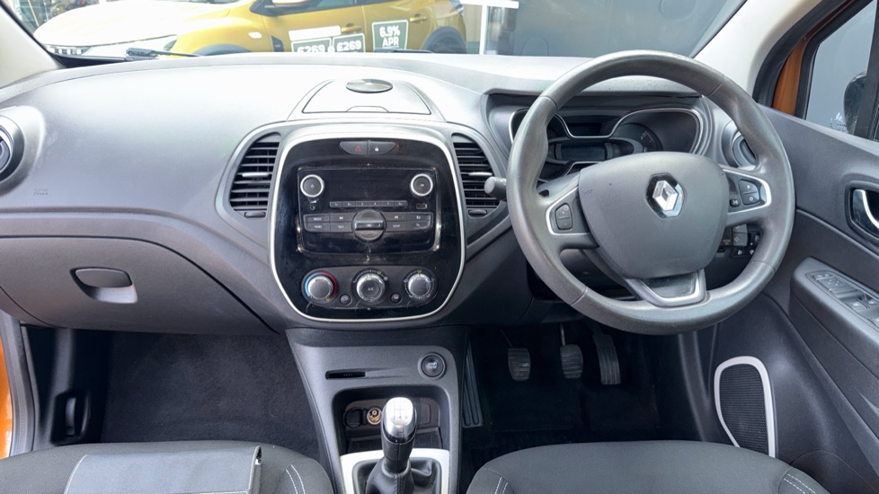 Renault Captur 0.9 TCE 90 Play 5dr Petrol Hatchback - Image 10