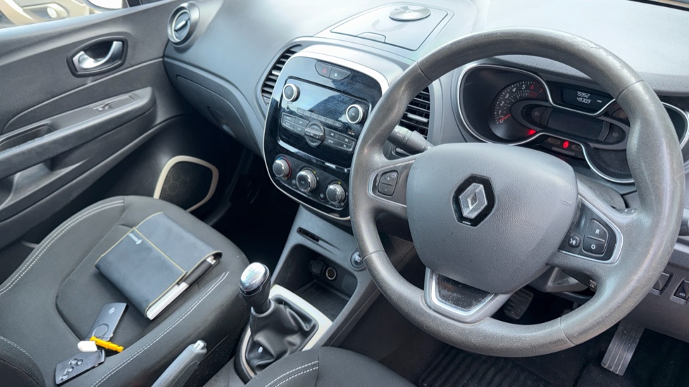 Renault Captur 0.9 TCE 90 Play 5dr Petrol Hatchback - Image 11