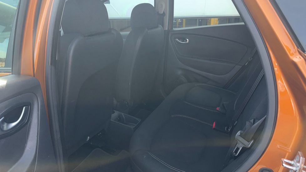 Renault Captur 0.9 TCE 90 Play 5dr Petrol Hatchback - Image 16