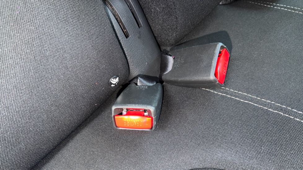 Renault Captur 0.9 TCE 90 Play 5dr Petrol Hatchback - Image 17