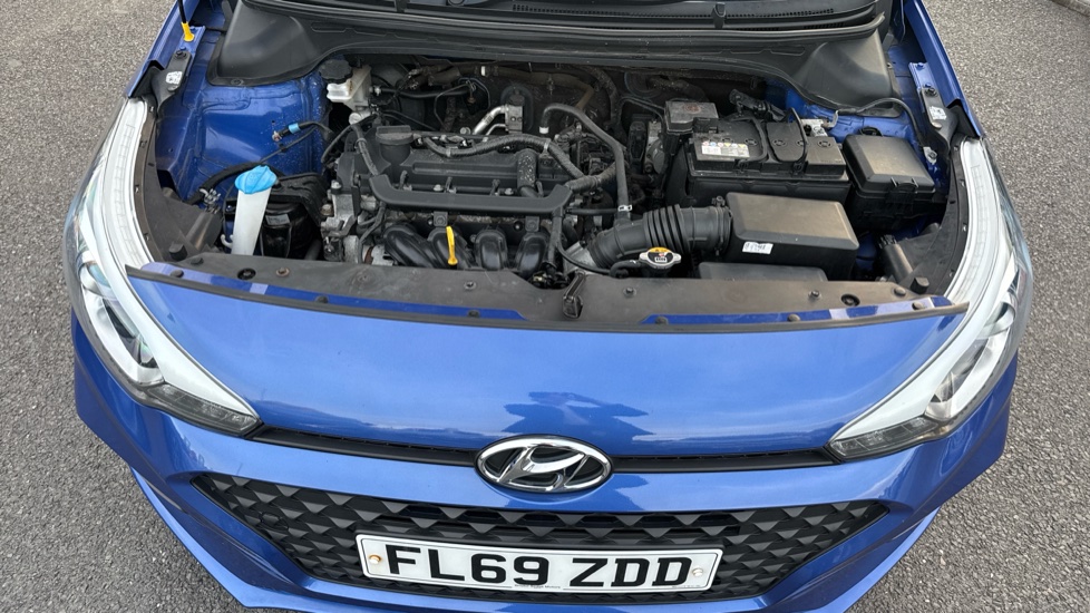 Hyundai i20 1.2 MPi Play 5dr Petrol Hatchback - Image 8