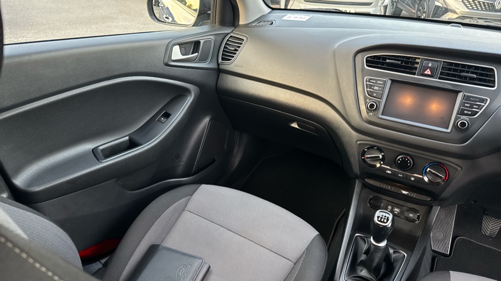 Hyundai i20 1.2 MPi Play 5dr Petrol Hatchback - Image 14