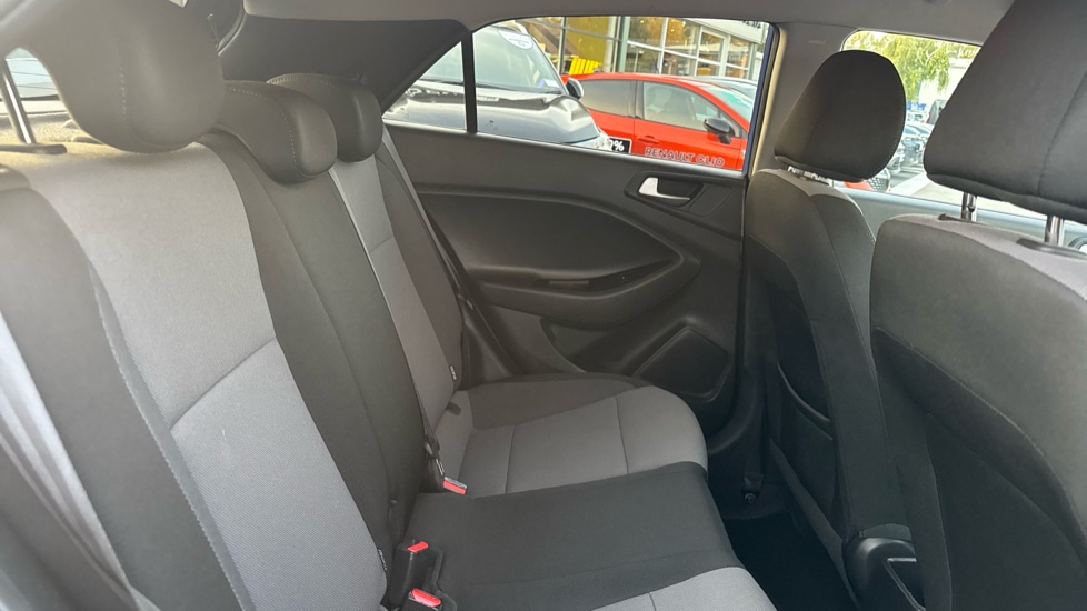 Hyundai i20 1.2 MPi Play 5dr Petrol Hatchback - Image 16