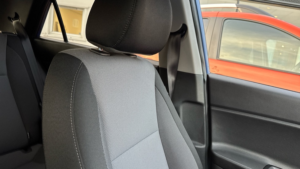 Hyundai i20 1.2 MPi Play 5dr Petrol Hatchback - Image 33