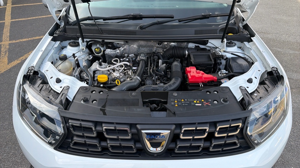 Dacia Duster 1.3 TCe 130 Prestige 5dr Petrol Estate - Image 8