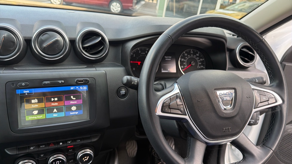 Dacia Duster 1.3 TCe 130 Prestige 5dr Petrol Estate - Image 9