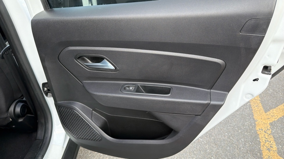 Dacia Duster 1.3 TCe 130 Prestige 5dr Petrol Estate - Image 39