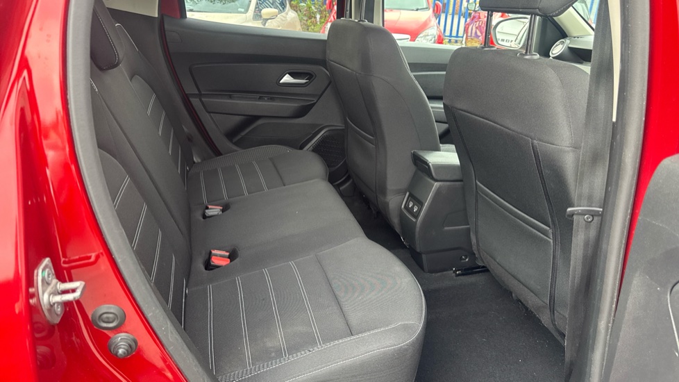 Dacia Duster 1.0 TCe 90 Prestige 5dr Petrol Estate - Image 16