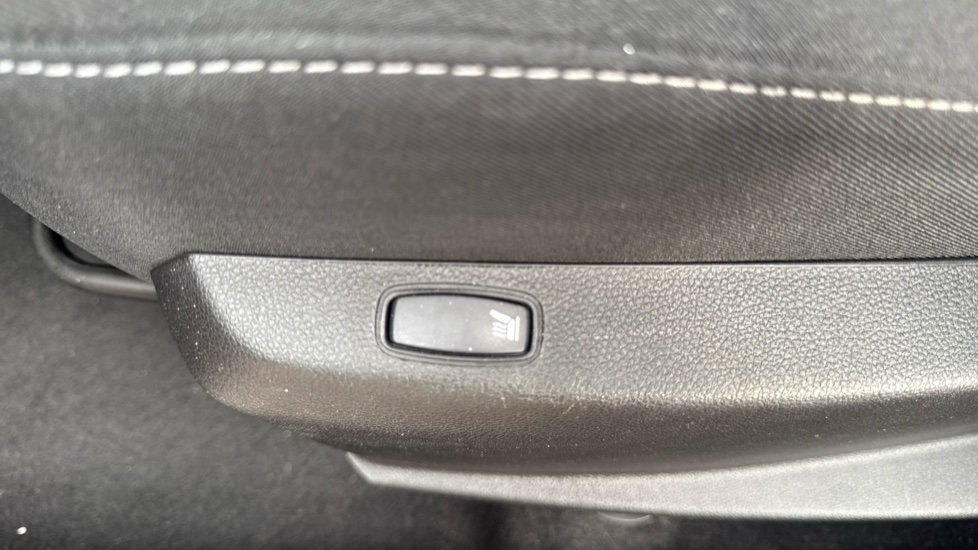 Dacia Duster 1.0 TCe 90 Prestige 5dr Petrol Estate - Image 21