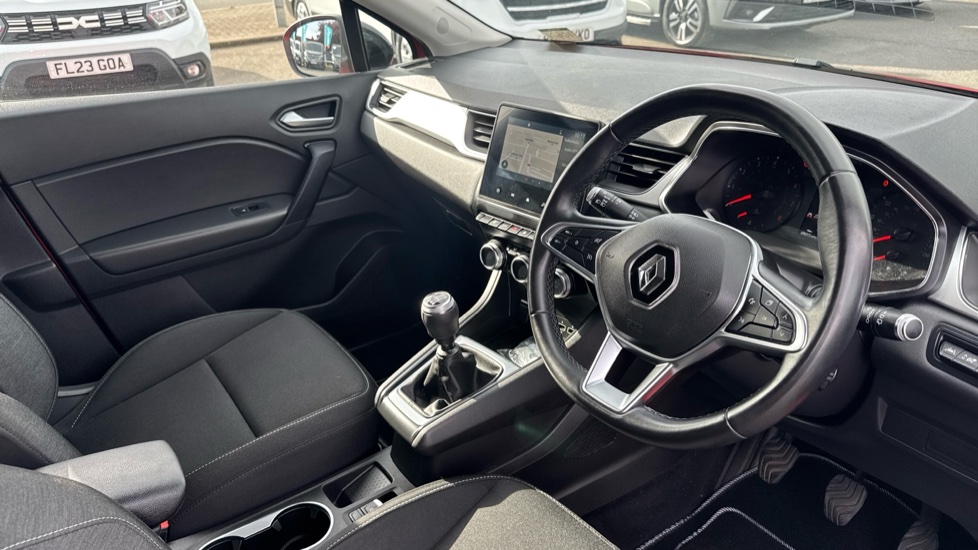Renault Captur 1.3 TCE 130 Iconic 5dr Petrol Hatchback - Image 11