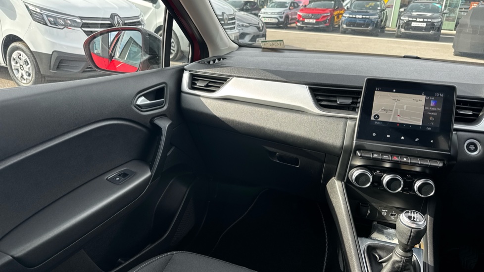 Renault Captur 1.3 TCE 130 Iconic 5dr Petrol Hatchback - Image 14