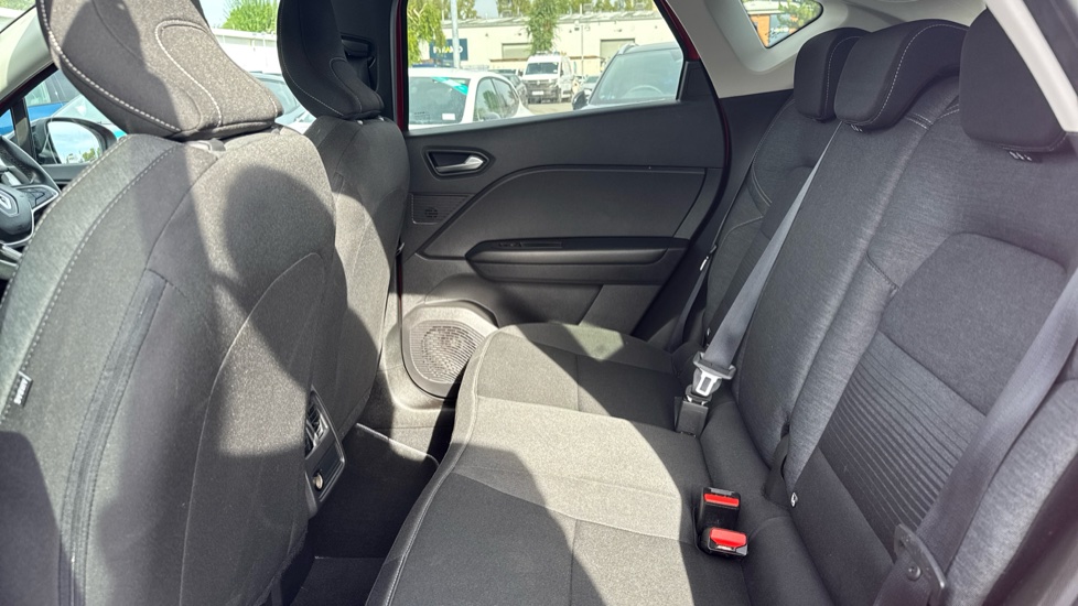 Renault Captur 1.3 TCE 130 Iconic 5dr Petrol Hatchback - Image 16