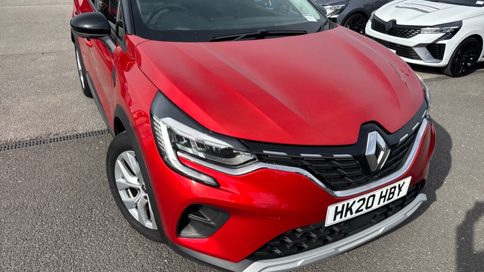 Renault Captur 1.3 TCE 130 Iconic 5dr Petrol Hatchback - Image 24