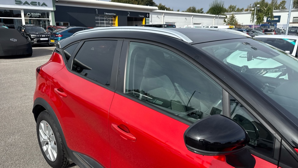 Renault Captur 1.3 TCE 130 Iconic 5dr Petrol Hatchback - Image 26