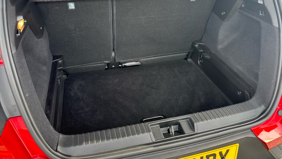 Renault Captur 1.3 TCE 130 Iconic 5dr Petrol Hatchback - Image 33