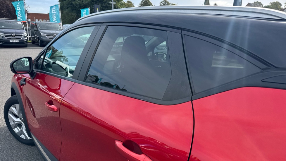 Renault Captur 1.3 TCE 130 Iconic 5dr Petrol Hatchback - Image 36