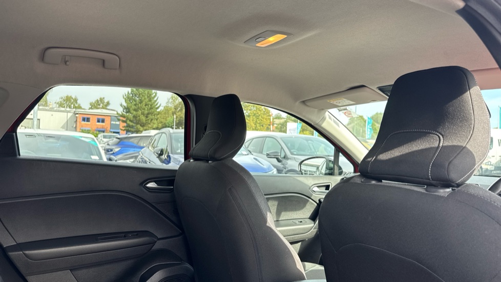 Renault Captur 1.3 TCE 130 Iconic 5dr Petrol Hatchback - Image 43