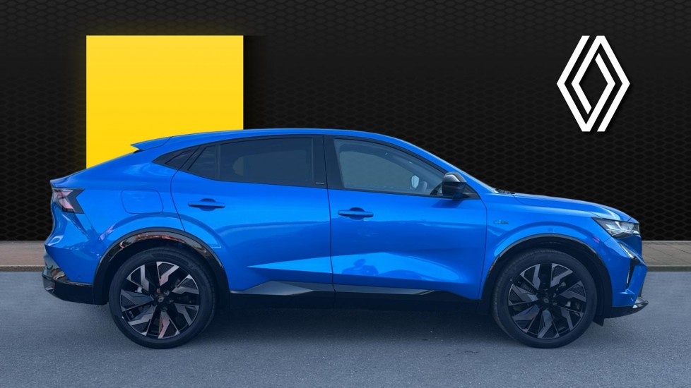 Renault Rafale E-Tech FHEV Iconic Esprit Alpine 5dr Auto 4C Hybrid Estate - Image 5
