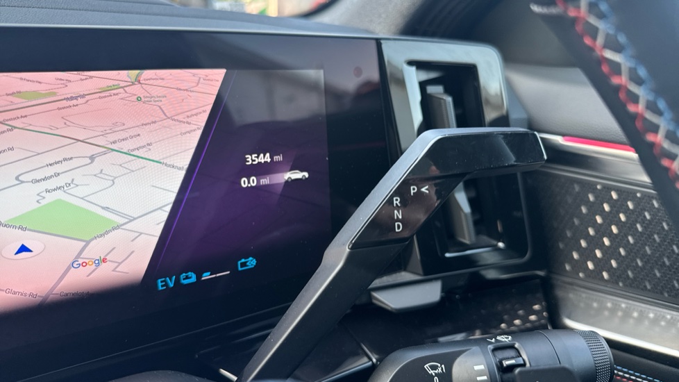Renault Rafale E-Tech FHEV Iconic Esprit Alpine 5dr Auto 4C Hybrid Estate - Image 13