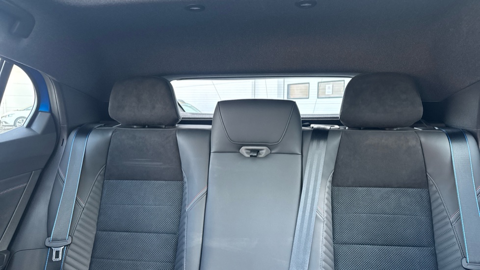 Renault Rafale E-Tech FHEV Iconic Esprit Alpine 5dr Auto 4C Hybrid Estate - Image 15