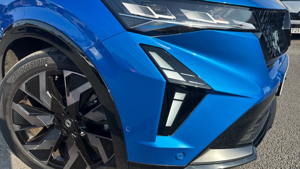 Renault Rafale E-Tech FHEV Iconic Esprit Alpine 5dr Auto 4C Hybrid Estate - Image 25