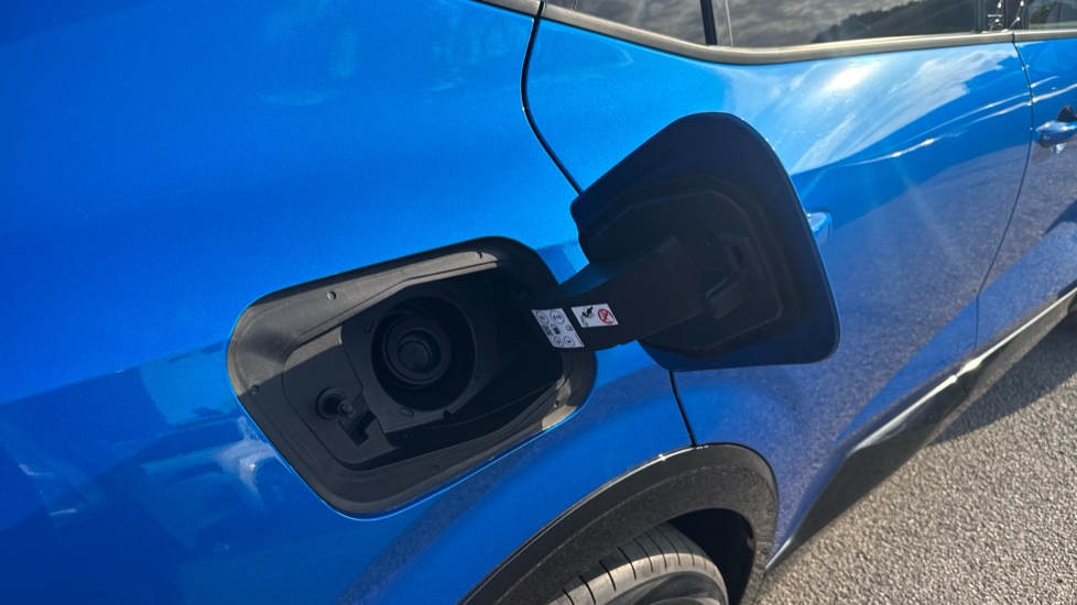 Renault Rafale E-Tech FHEV Iconic Esprit Alpine 5dr Auto 4C Hybrid Estate - Image 29
