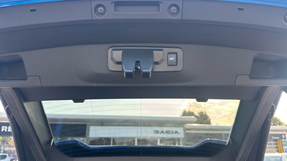Renault Rafale E-Tech FHEV Iconic Esprit Alpine 5dr Auto 4C Hybrid Estate - Image 36
