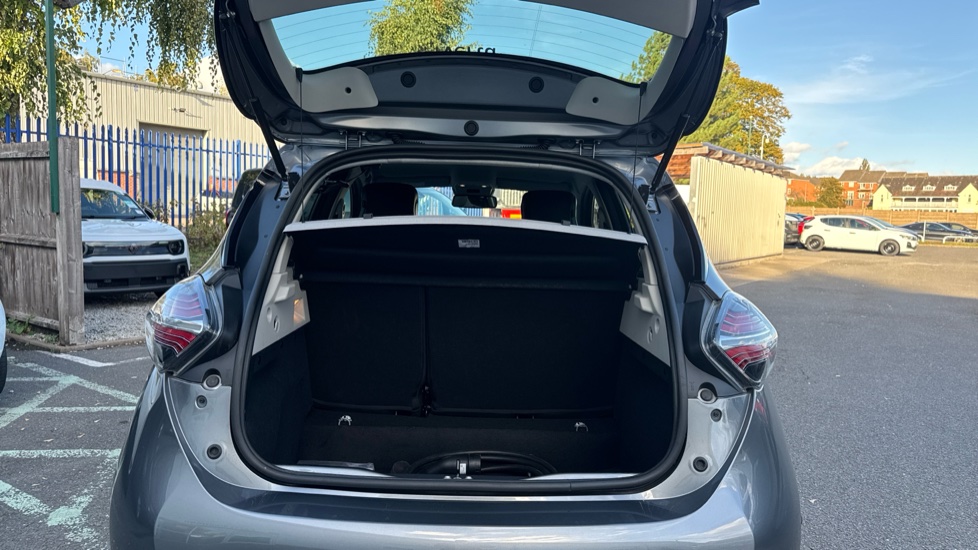 Renault Zoe 100kW Iconic R135 50kWh Boost Charge 5dr Auto Electric Hatchback - Image 4