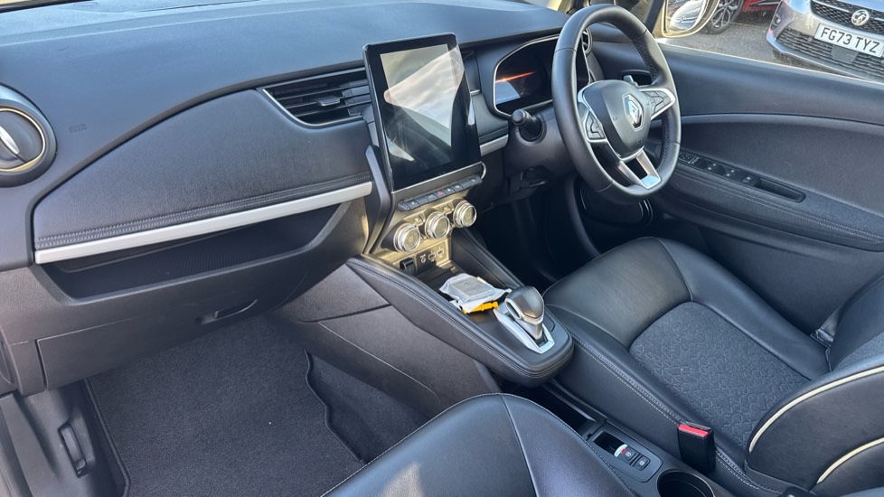 Renault Zoe 100kW Iconic R135 50kWh Boost Charge 5dr Auto Electric Hatchback - Image 9