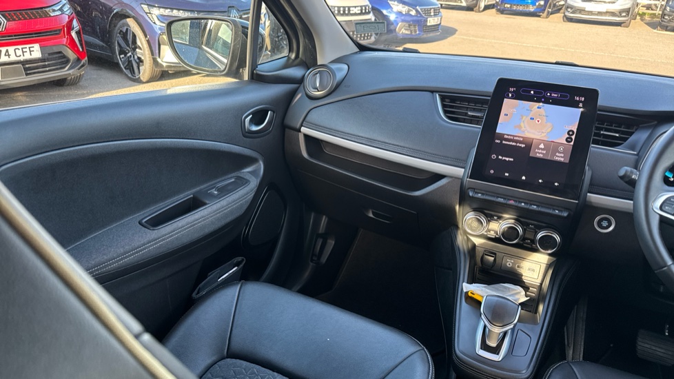 Renault Zoe 100kW Iconic R135 50kWh Boost Charge 5dr Auto Electric Hatchback - Image 14