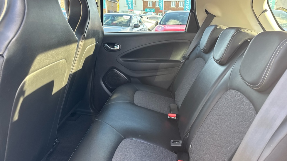 Renault Zoe 100kW Iconic R135 50kWh Boost Charge 5dr Auto Electric Hatchback - Image 16