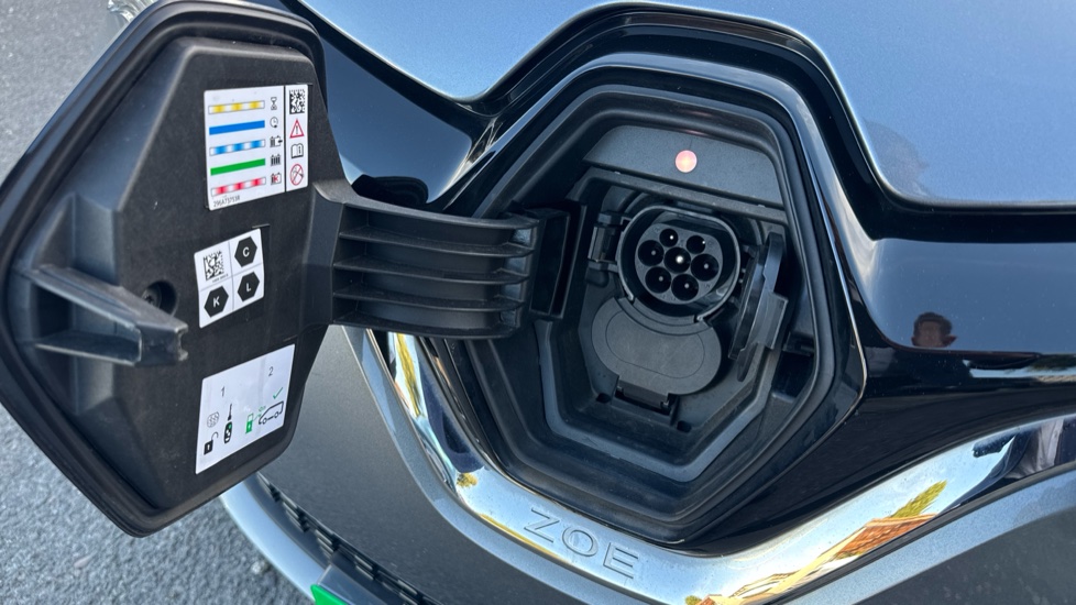 Renault Zoe 100kW Iconic R135 50kWh Boost Charge 5dr Auto Electric Hatchback - Image 33