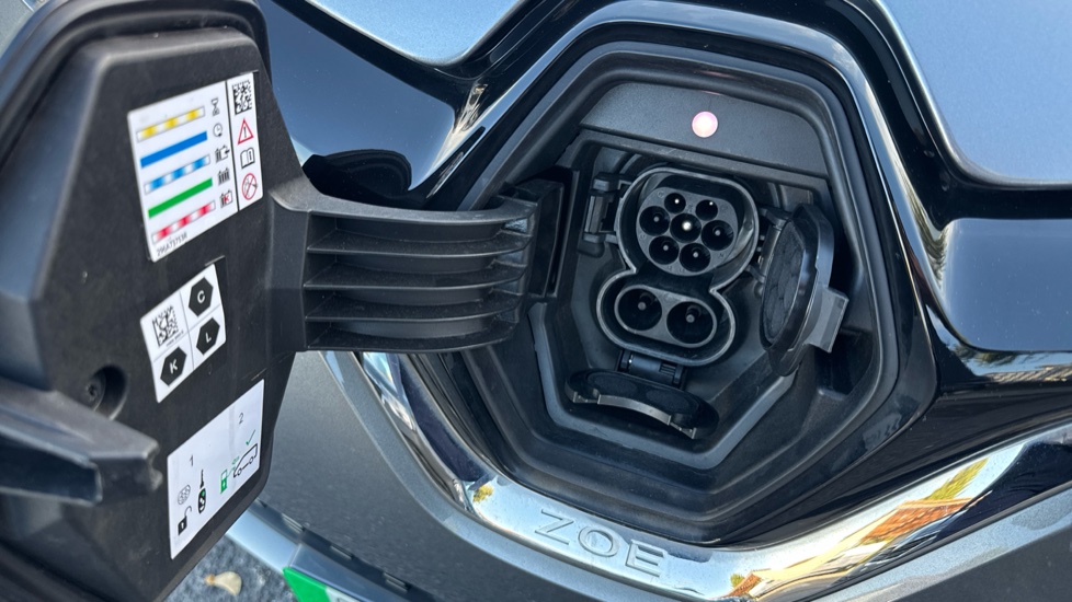 Renault Zoe 100kW Iconic R135 50kWh Boost Charge 5dr Auto Electric Hatchback - Image 34
