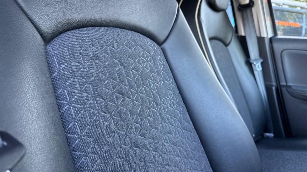 Renault Zoe 100kW Iconic R135 50kWh Boost Charge 5dr Auto Electric Hatchback - Image 37