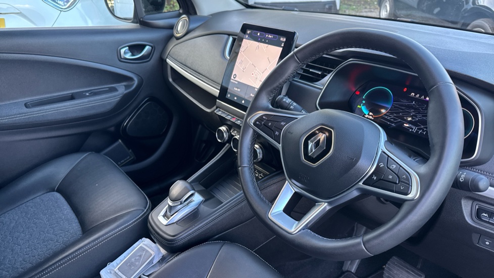Renault Zoe 100kW Iconic R135 50kWh Boost Charge 5dr Auto Electric Hatchback - Image 38