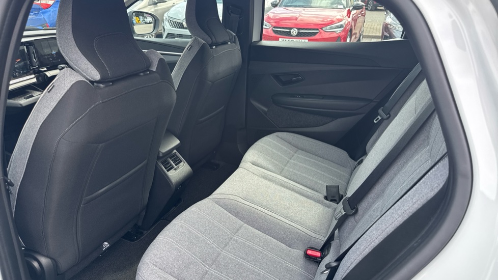 Renault Megane E-Tech EV60 160kW Equilibre 60kWh Optimum Charge 5dr Auto Electric Hatchback - Image 38
